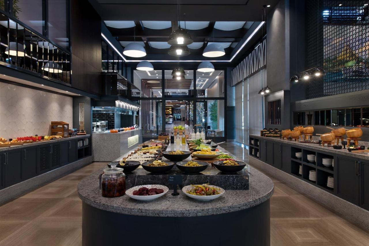 Sheraton Istanbul City Center Esterno foto