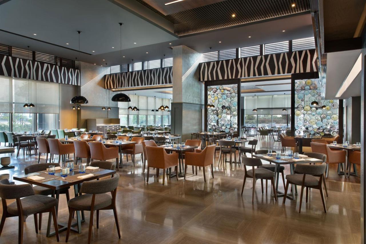 Sheraton Istanbul City Center Esterno foto