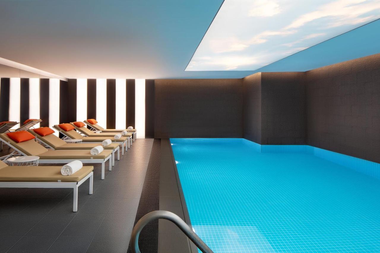 Sheraton Istanbul City Center Esterno foto