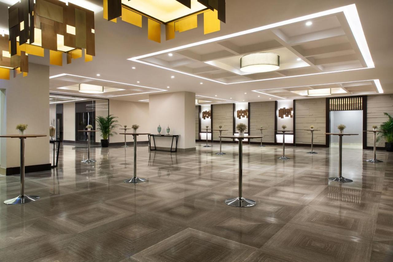 Sheraton Istanbul City Center Esterno foto