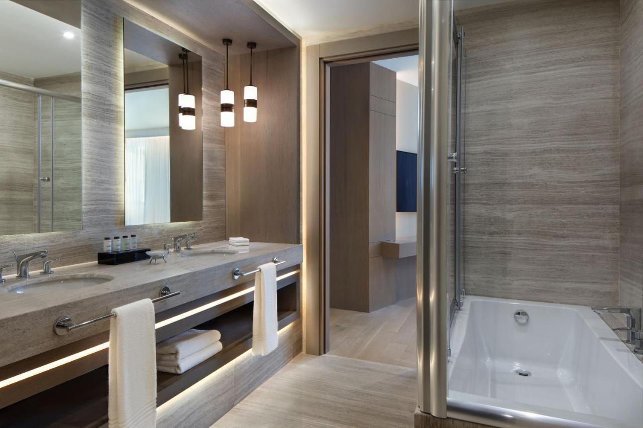 Sheraton Istanbul City Center Esterno foto