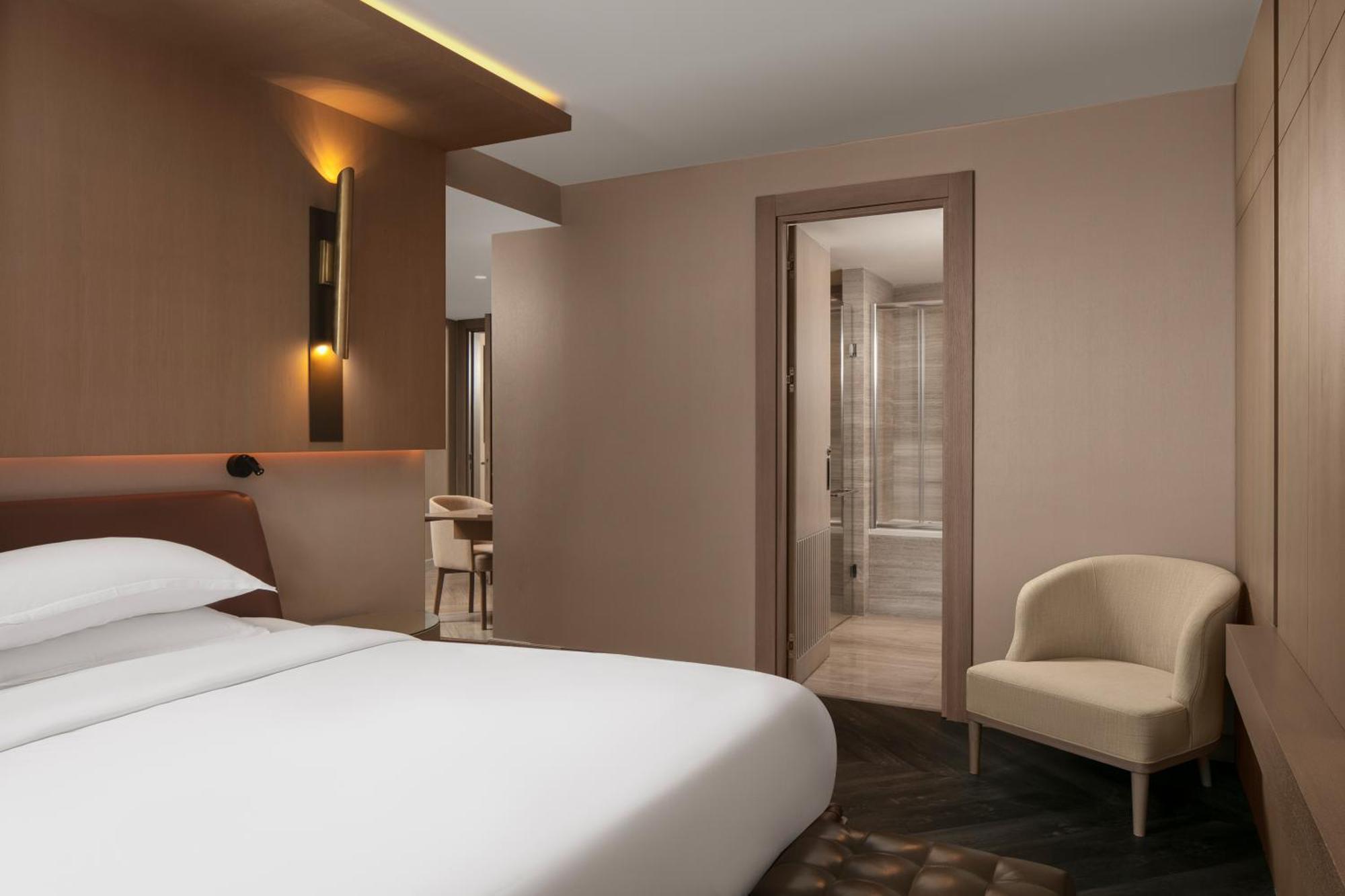 Sheraton Istanbul City Center Esterno foto