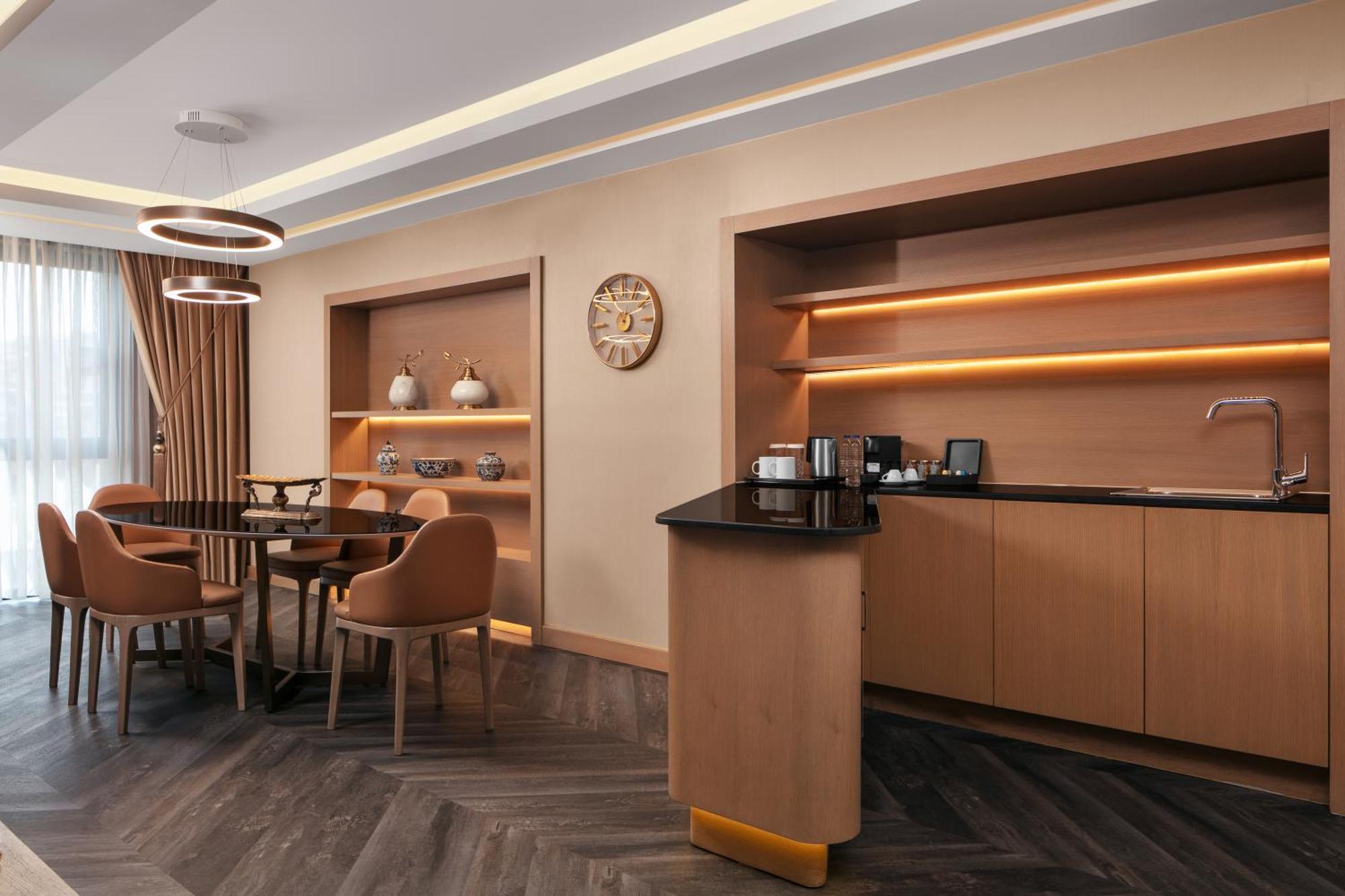 Sheraton Istanbul City Center Esterno foto