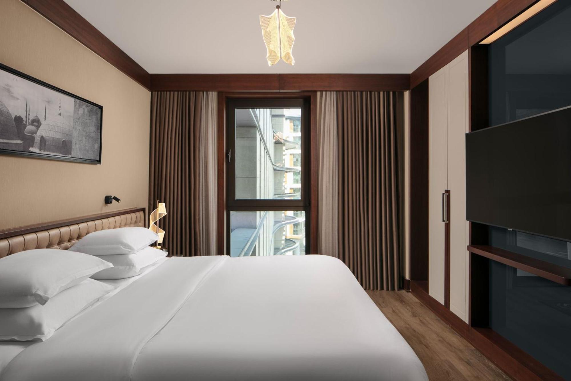 Sheraton Istanbul City Center Esterno foto